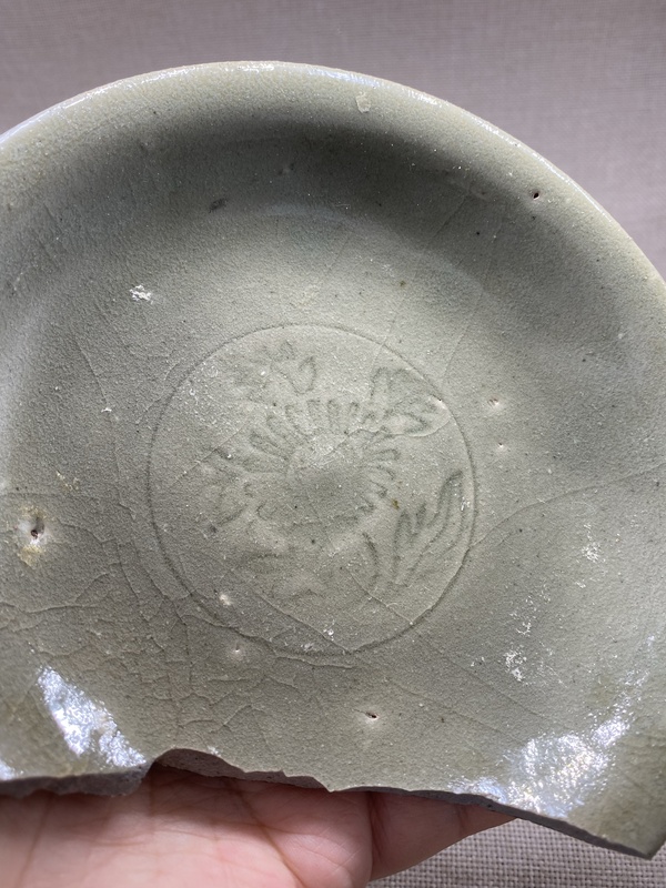古玩陶瓷龍泉青瓷印花盤拍賣,當前價格0元