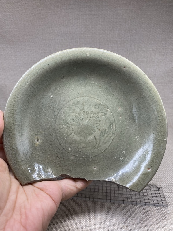 古玩陶瓷龍泉青瓷印花盤拍賣,當前價格0元
