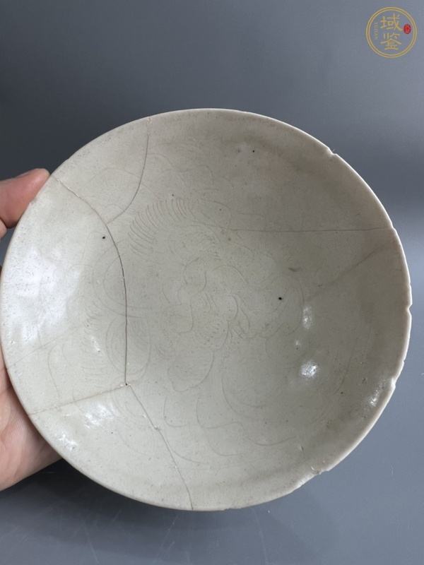 古玩陶瓷南定刻魚化龍葵口碗真品鑒賞圖