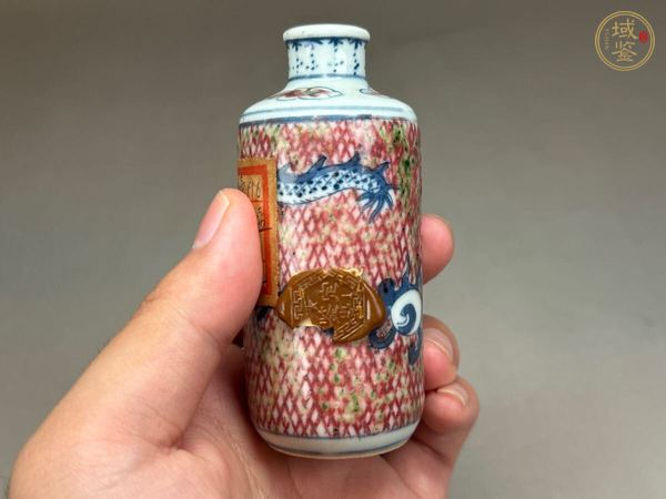 古玩陶瓷清晚期 青花釉里紅龍紋鼻煙壺真品鑒賞圖