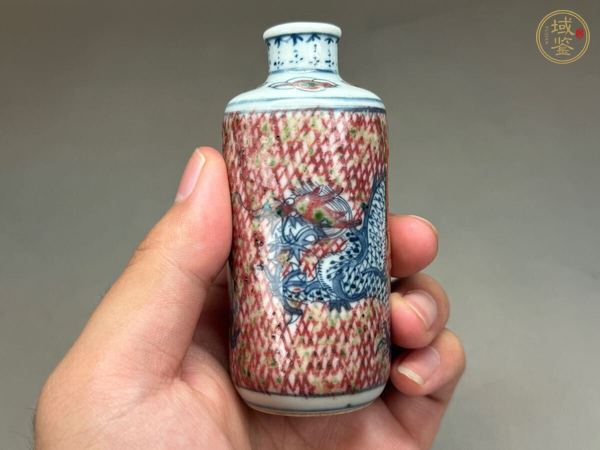 古玩陶瓷清晚期 青花釉里紅龍紋鼻煙壺真品鑒賞圖