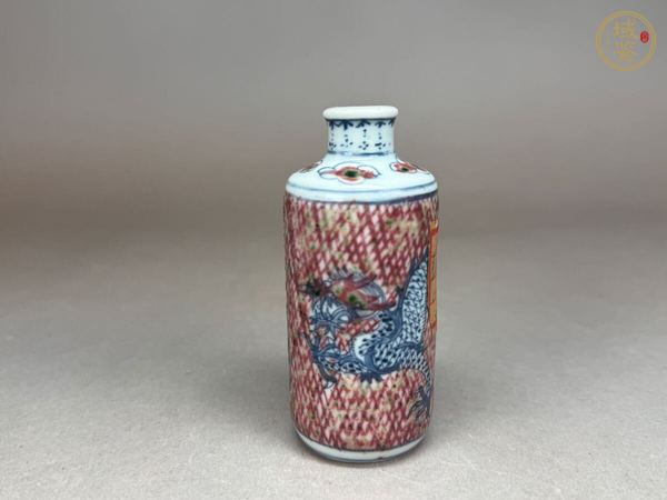 古玩陶瓷清晚期 青花釉里紅龍紋鼻煙壺真品鑒賞圖