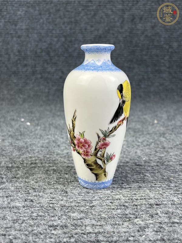 古玩粉彩花鳥紋柳葉瓶真品鑒賞圖