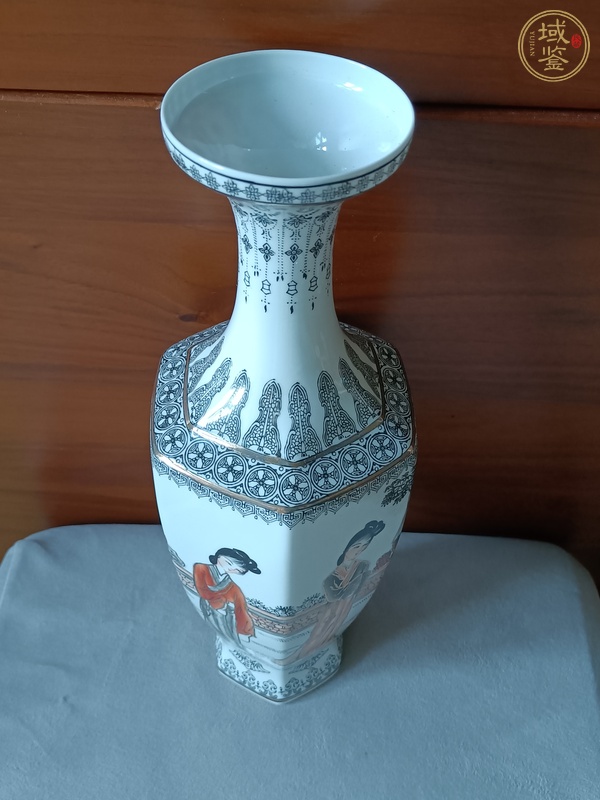 古玩礬紅墨彩仕女人物紋瓶真品鑒賞圖