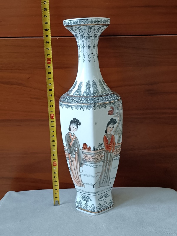 古玩陶瓷礬紅墨彩六方仕女人物紋瓶拍賣，當前價格980元