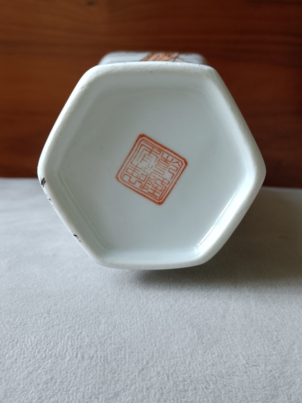 古玩陶瓷礬紅墨彩六方仕女人物紋瓶拍賣,當前價格980元
