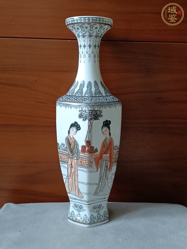 古玩陶瓷礬紅墨彩仕女人物紋瓶真品鑒賞圖
