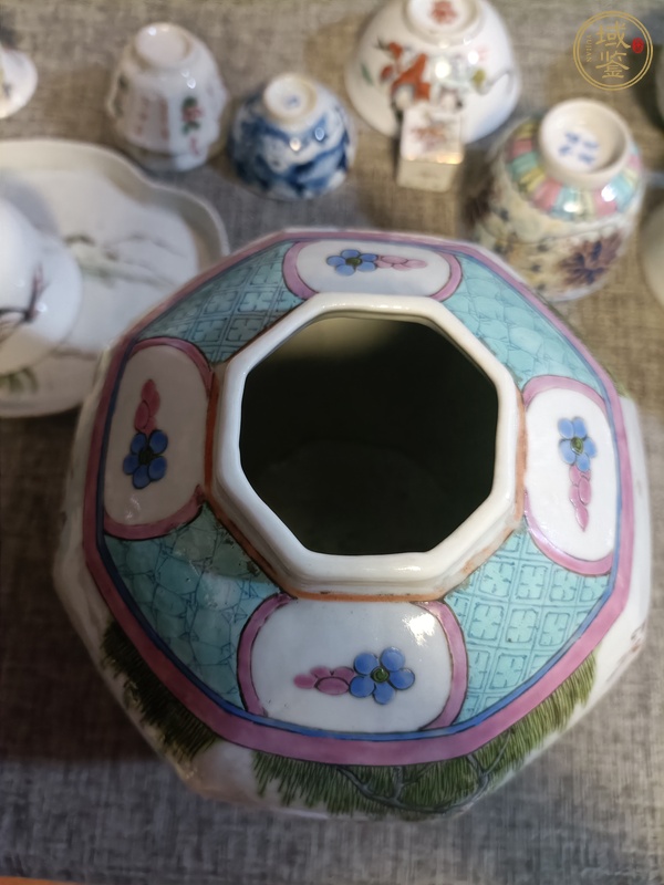 古玩陶瓷粉彩人物故事紋八方罐真品鑒賞圖