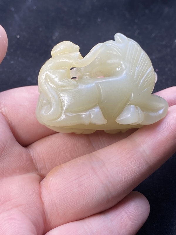 古玩玉器有年份的和田玉雕“馬上封侯”擺件拍賣(mài)，當(dāng)前價(jià)格3800元