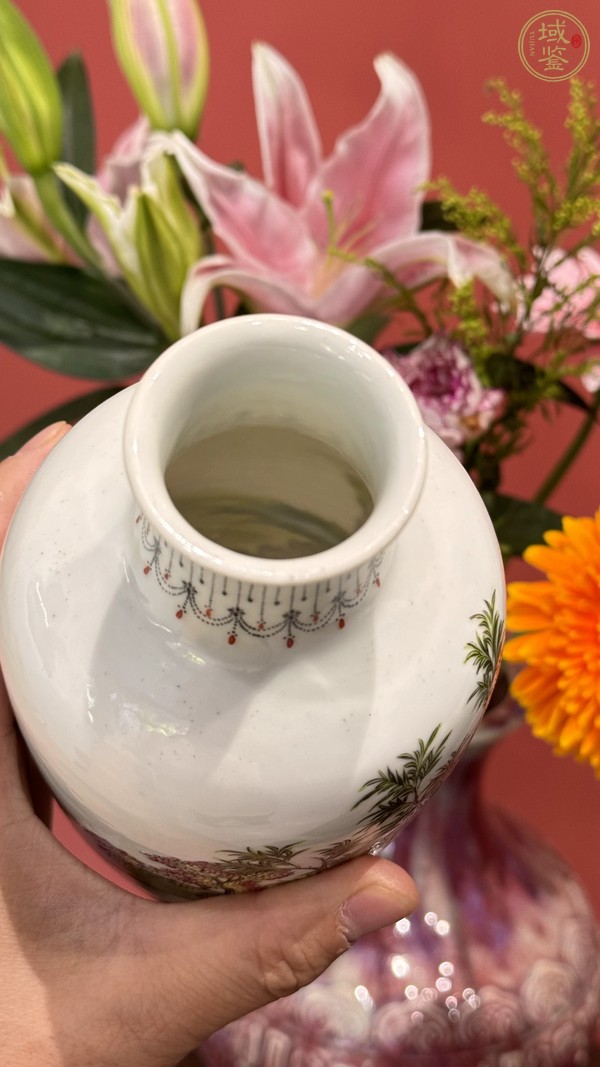 古玩陶瓷琺瑯彩風(fēng)格人物故事紋梅瓶真品鑒賞圖