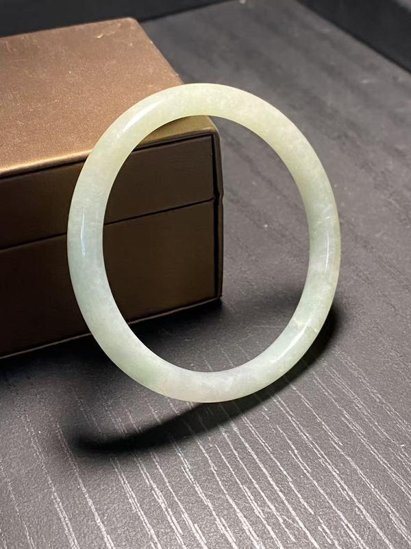 古玩玉器清代天然翡翠手鐲拍賣,當前價格4500元