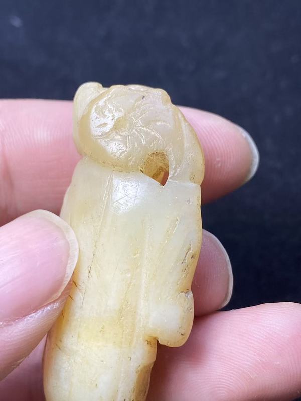 古玩玉器有年份的通天孔和田玉雕“童子”拍賣,當前價格2600元