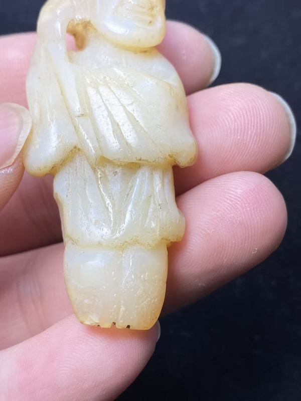 古玩玉器有年份的通天孔和田玉雕“童子”拍賣,當前價格2600元