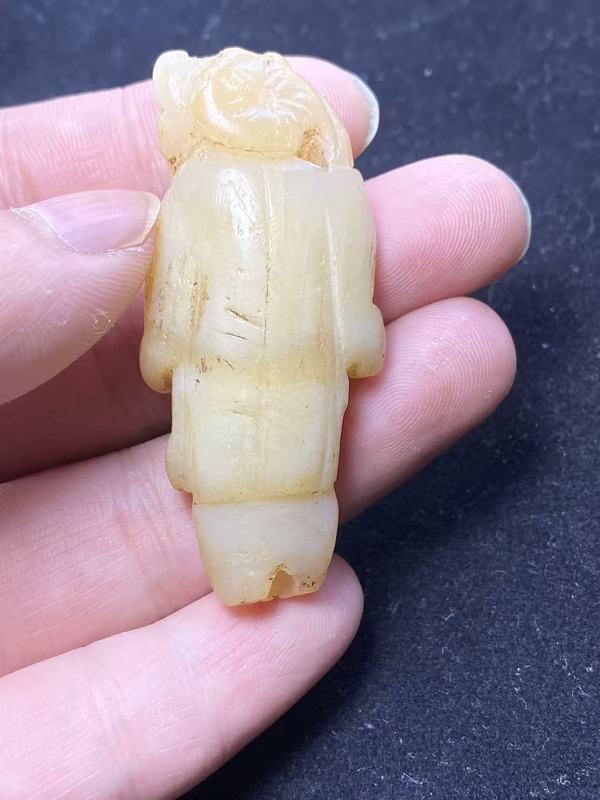 古玩玉器有年份的通天孔和田玉雕“童子”拍賣,當前價格2600元