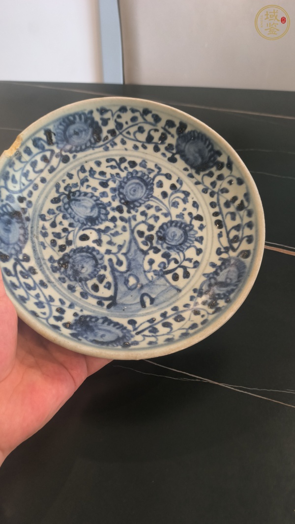 古玩陶瓷青花纏枝花卉紋盤真品鑒賞圖