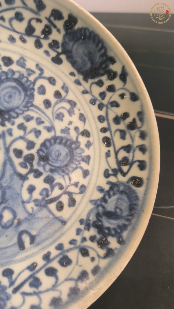 古玩陶瓷青花纏枝花卉紋盤真品鑒賞圖