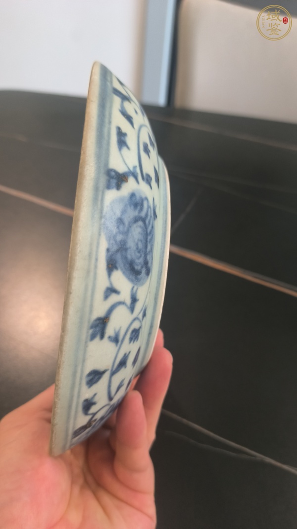 古玩陶瓷青花纏枝花卉紋盤真品鑒賞圖