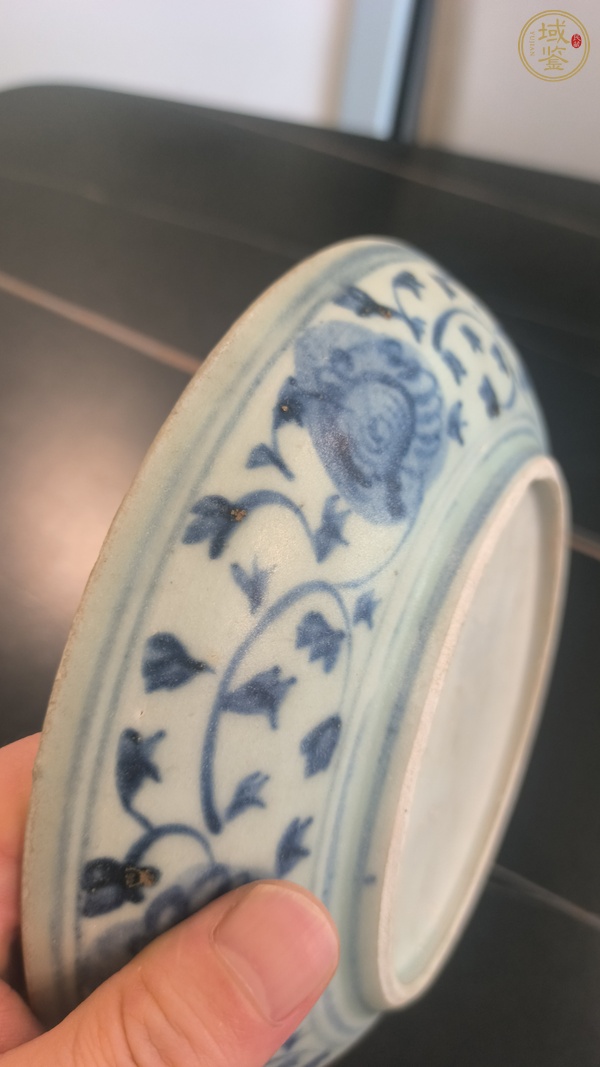 古玩陶瓷青花纏枝花卉紋盤真品鑒賞圖