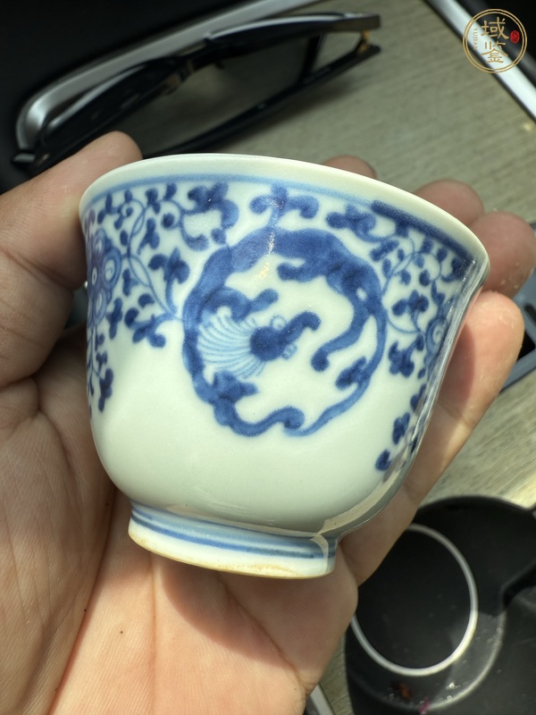 古玩陶瓷清乾隆 青花纏枝花卉螭龍紋杯真品鑒賞圖