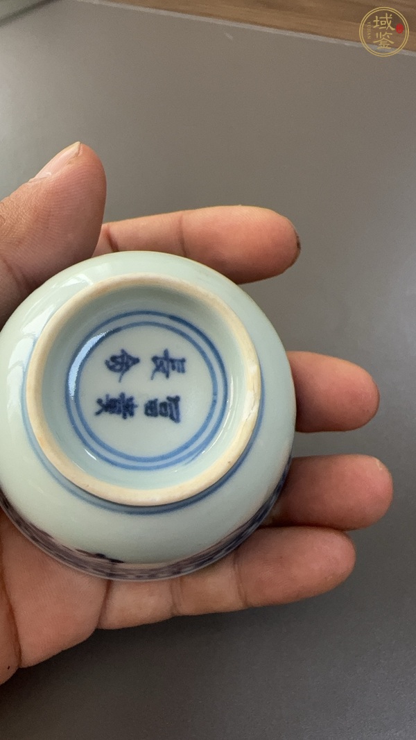 古玩陶瓷清乾隆 青花纏枝花卉螭龍紋杯真品鑒賞圖