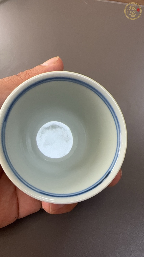 古玩陶瓷清乾隆 青花纏枝花卉螭龍紋杯真品鑒賞圖
