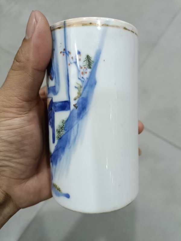 古玩陶瓷人物紋筆筒拍賣，當(dāng)前價(jià)格18000元