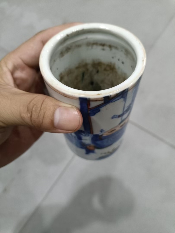 古玩陶瓷人物紋筆筒拍賣，當(dāng)前價(jià)格18000元