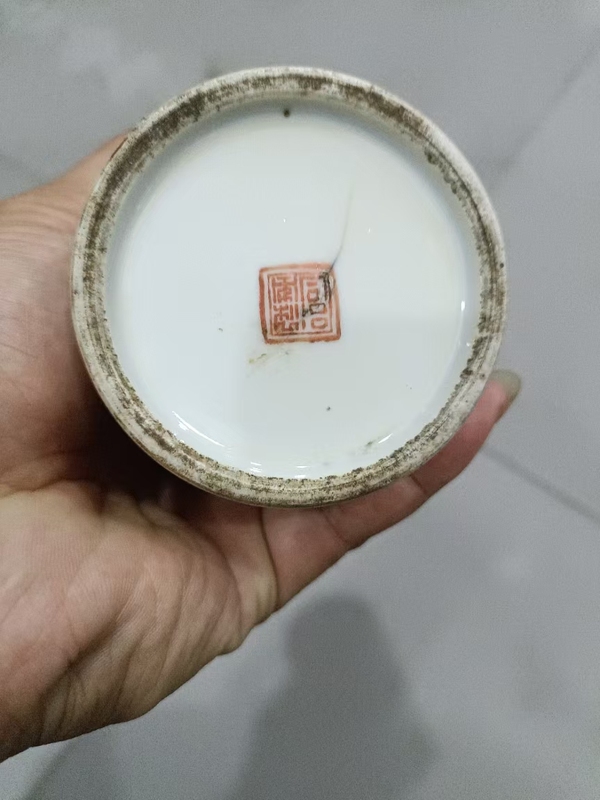 古玩陶瓷人物紋筆筒拍賣，當(dāng)前價(jià)格18000元
