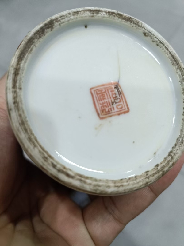 古玩陶瓷人物紋筆筒拍賣，當(dāng)前價(jià)格18000元