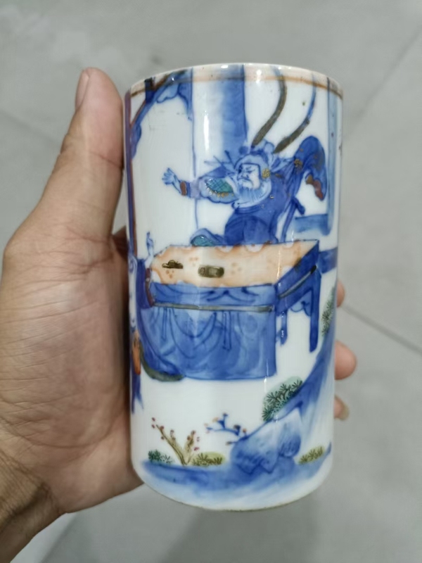 古玩陶瓷人物紋筆筒拍賣，當(dāng)前價(jià)格18000元