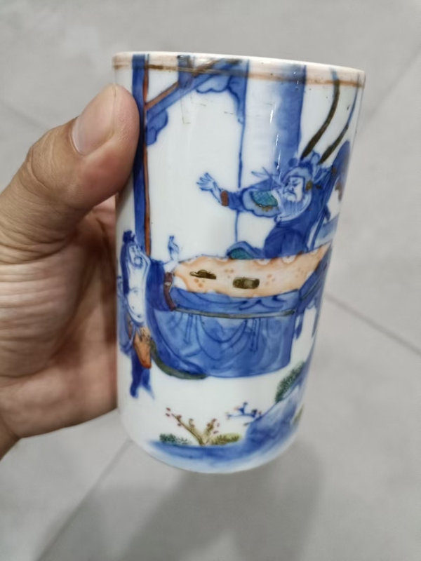 古玩陶瓷人物紋筆筒拍賣，當(dāng)前價(jià)格18000元