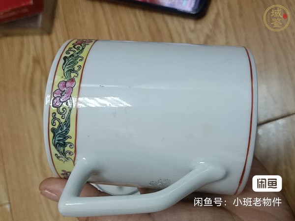 古玩陶瓷雪景圖執杯真品鑒賞圖