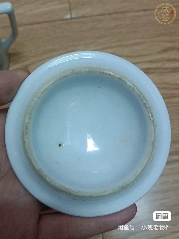 古玩陶瓷雪景圖執杯真品鑒賞圖