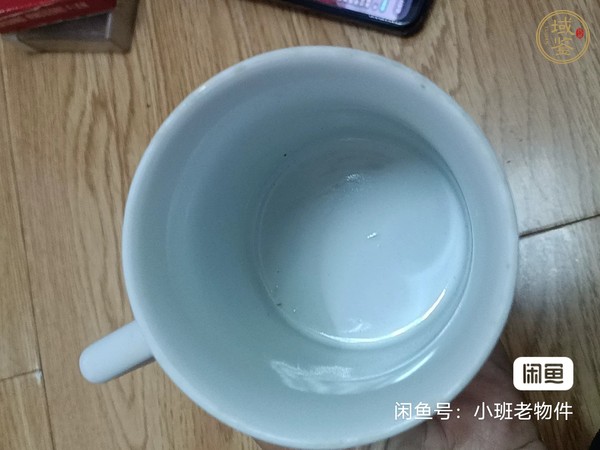 古玩陶瓷雪景圖執杯真品鑒賞圖