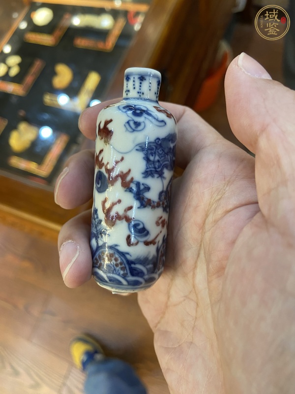 古玩陶瓷青花釉里紅龍紋鼻煙壺真品鑒賞圖
