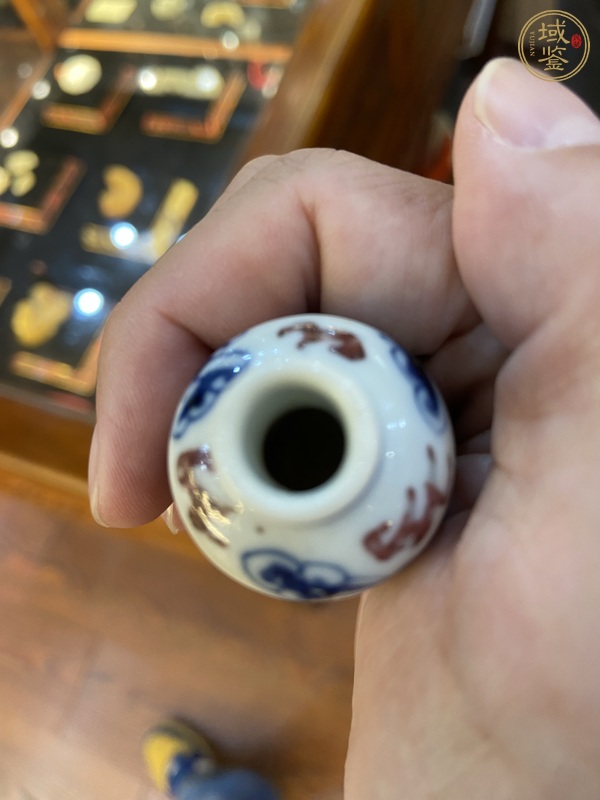 古玩陶瓷青花釉里紅龍紋鼻煙壺真品鑒賞圖