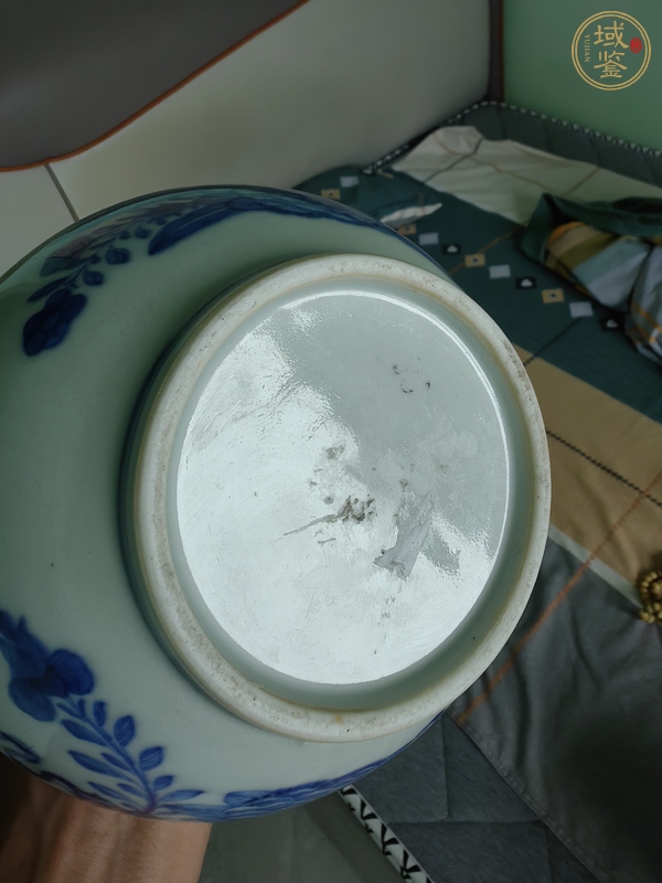 古玩陶瓷青花花卉紋天球瓶真品鑒賞圖