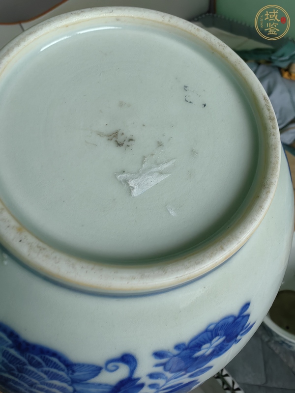 古玩陶瓷青花花卉紋天球瓶真品鑒賞圖