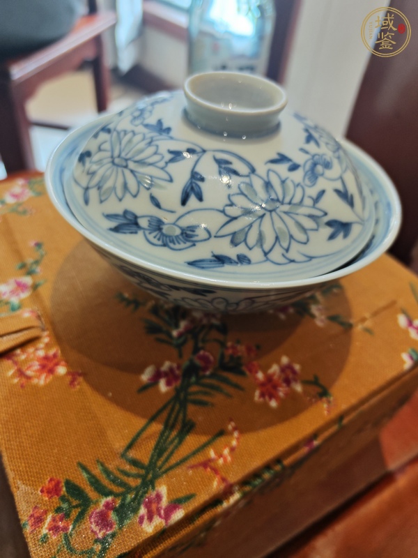 古玩嘉慶青花玲瓏瓷蓋碗真品鑒賞圖