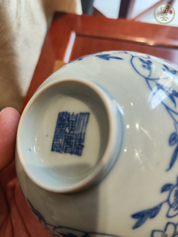 古玩陶瓷嘉慶青花玲瓏瓷蓋碗真品鑒賞圖