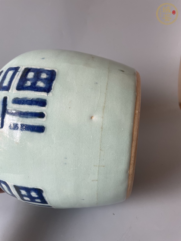 古玩陶瓷豆青釉青花福字罐真品鑒賞圖