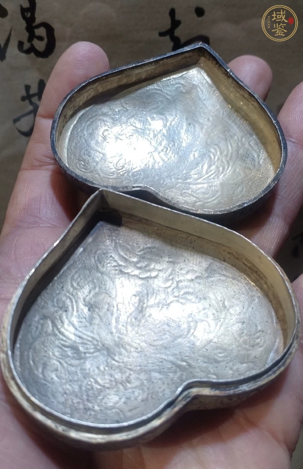 古玩雜項桃型花卉銀盒真品鑒賞圖