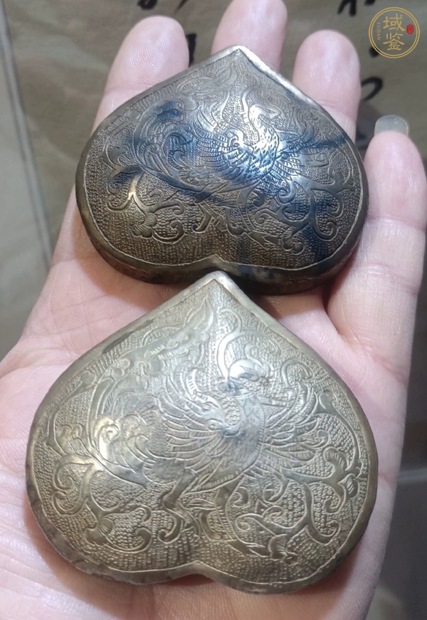 古玩雜項桃型花卉銀盒真品鑒賞圖