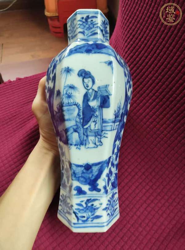古玩陶瓷青花仕女人物圖六方雞腿瓶真品鑒賞圖