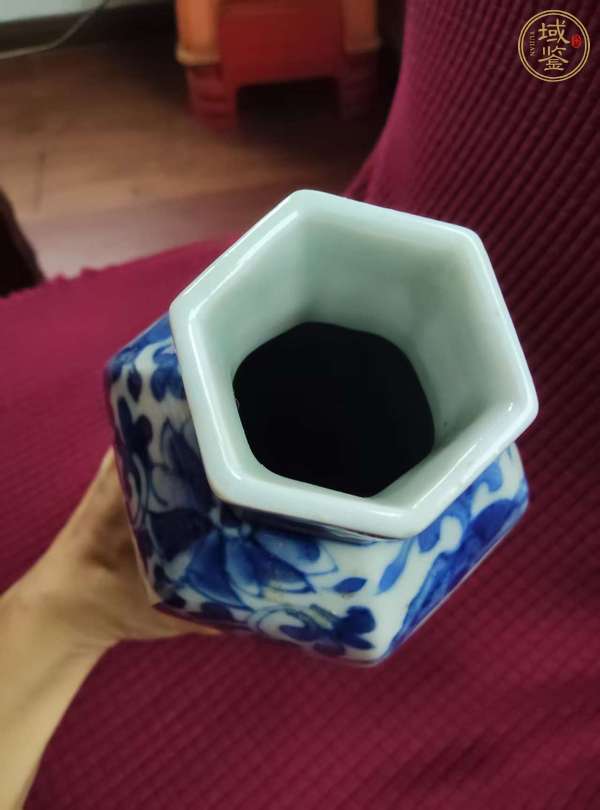 古玩陶瓷青花仕女人物圖六方雞腿瓶真品鑒賞圖