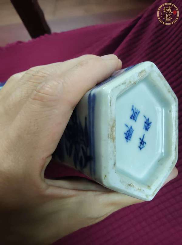古玩陶瓷青花仕女人物圖六方雞腿瓶真品鑒賞圖