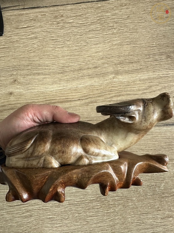 古玩玉器現代染色玉牛真品鑒賞圖