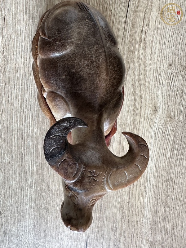 古玩玉器現代染色玉牛真品鑒賞圖