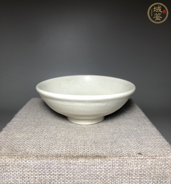 古玩邢窯白瓷唇口碗真品鑒賞圖