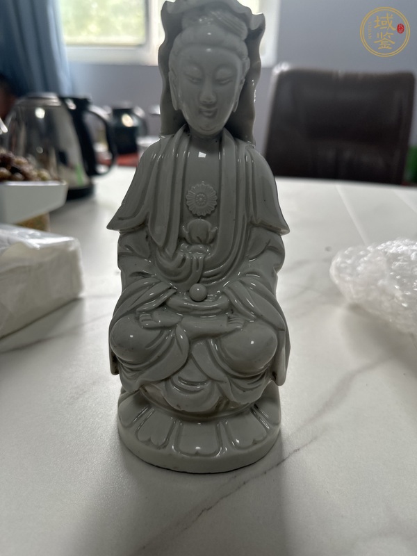 古玩陶瓷晚清白釉觀音造像真品鑒賞圖